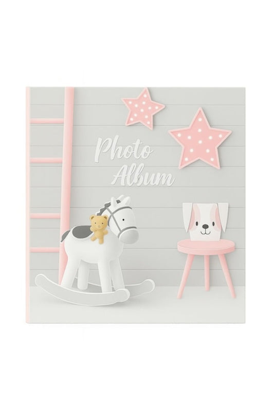 Album foto pentru copii – Imprimeu jucăuș – Cal balansoar, ursuleț de pluș și decor roz pastel, 200